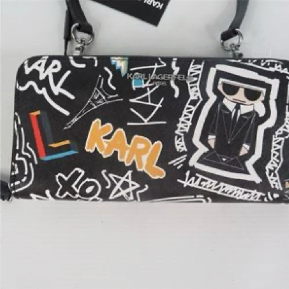 Karl Lagerfeld make statement